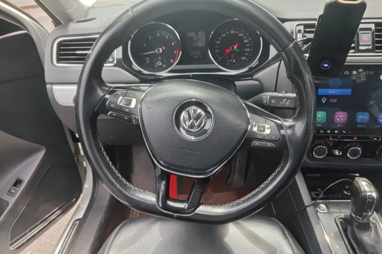Used Volkswagen Sagitar 2017 230TSI Automatic Comfort Version Steering Wheel