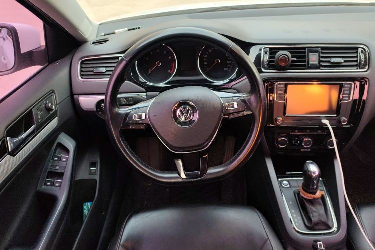 Used Volkswagen Sagitar 2017 1.6L Automatic Comfort Model Steering Wheel