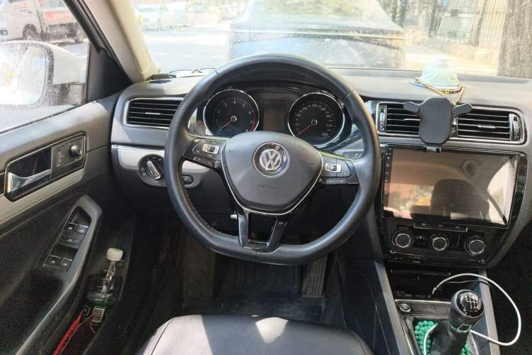 Used Volkswagen Sagitar 2017 1.6L Manual Comfort Model Steering Wheel