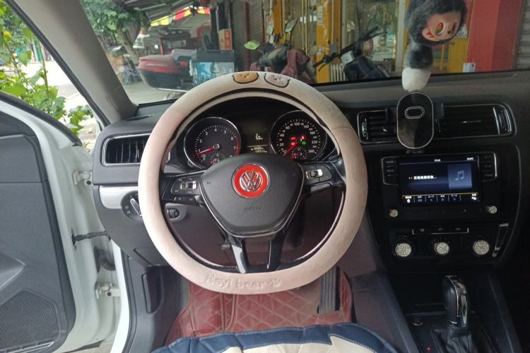 Used Volkswagen Sagitar 2017 230TSI Automatic Comfort Version Steering Wheel