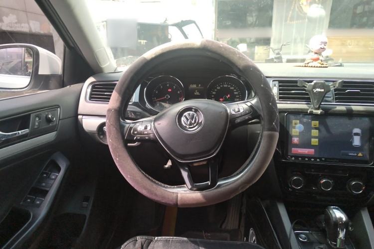 Used Volkswagen Sagitar 2017 230TSI Automatic Comfort Version Steering Wheel