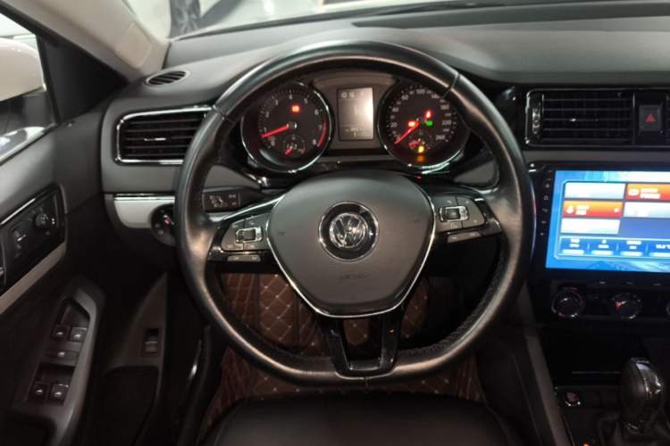 Used Volkswagen Sagitar 2017 230TSI Automatic Comfort Version Steering Wheel