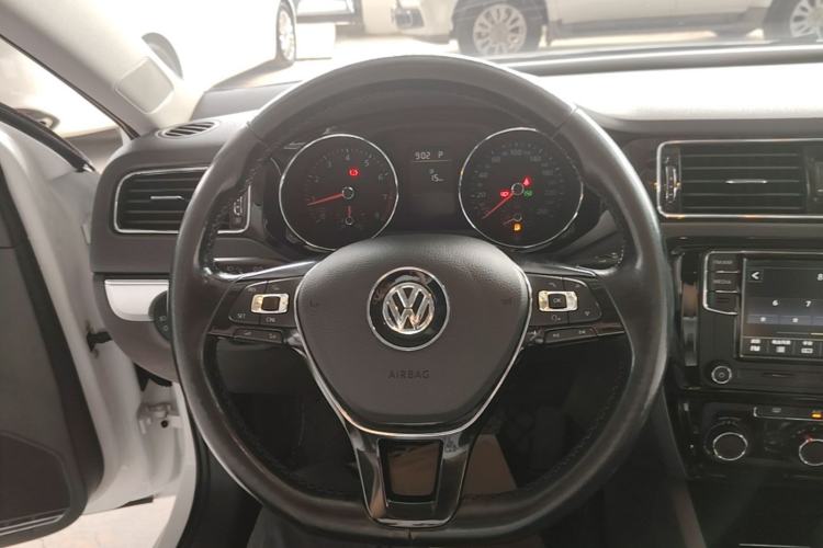Used Volkswagen Sagitar 2017 230TSI Automatic Comfort Version Steering Wheel