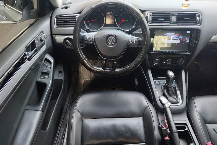 Used Volkswagen Sagitar 2017 1.6L Automatic Comfort Model Steering Wheel