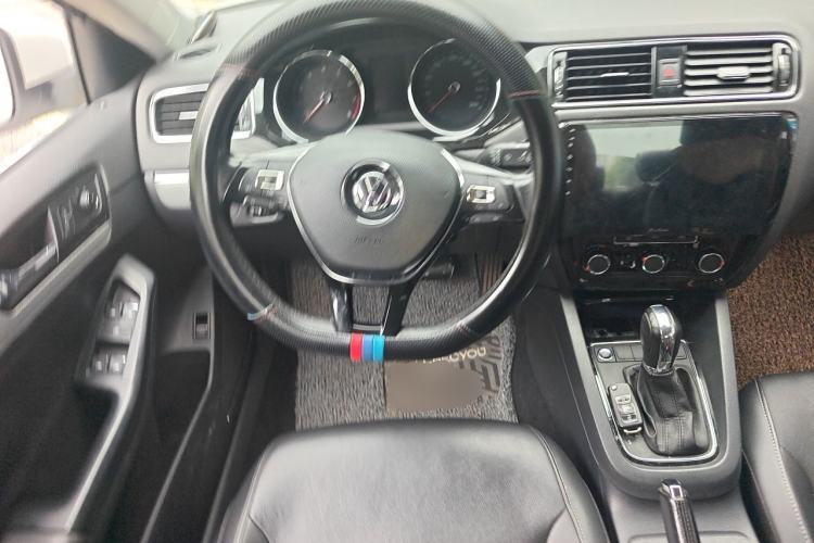 Used Volkswagen Sagitar 2017 1.6L Automatic Comfort Model Steering Wheel