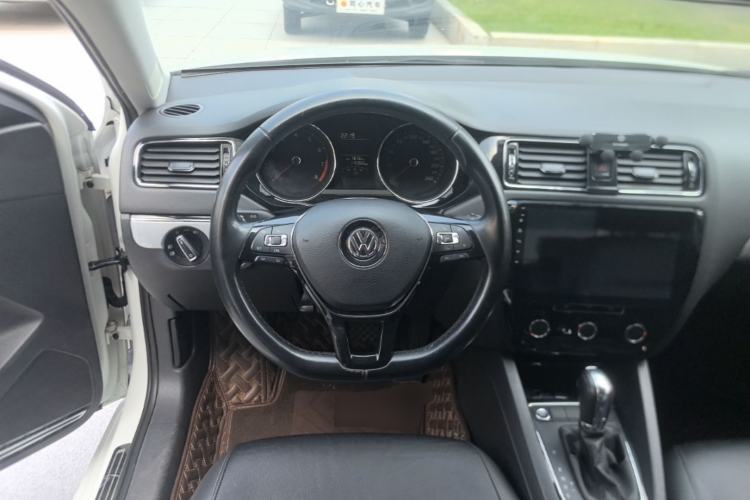 Used Volkswagen Sagitar 2017 1.6L Automatic Comfort Model Steering Wheel