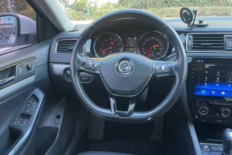Used Volkswagen Sagitar 2017 180TSI Automatic Luxury Edition Steering Wheel