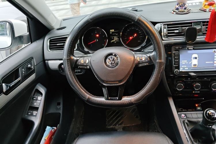 Used Volkswagen Sagitar 2017 1.6L Manual Comfort Model Steering Wheel