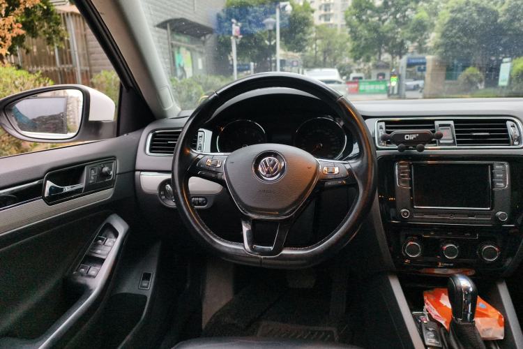 Used Volkswagen Sagitar 2017 1.6L Automatic Comfort Model Steering Wheel