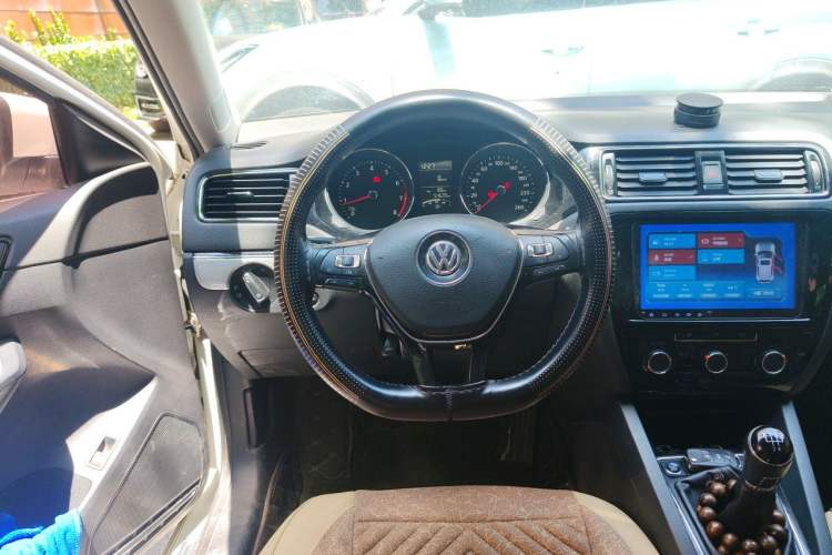 Used Volkswagen Sagitar 2017 1.6L Manual Comfort Model Steering Wheel