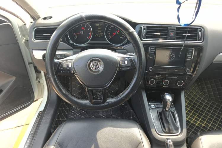 Used Volkswagen Sagitar 2017 1.6L Automatic Comfort Model Steering Wheel