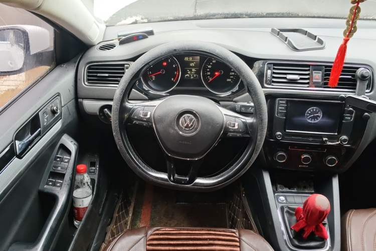 Used Volkswagen Sagitar 2017 1.6L Manual Comfort Model Steering Wheel