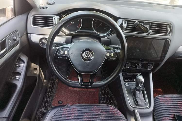 Used Volkswagen Sagitar 2017 1.6L Automatic Comfort Model Steering Wheel