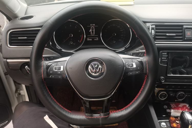 Used Volkswagen Sagitar 2017 230TSI Automatic Luxury Edition Steering Wheel