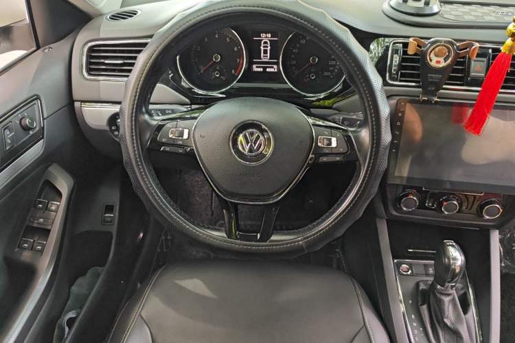 Used Volkswagen Sagitar 2017 280TSI Automatic Flagship Model Steering Wheel