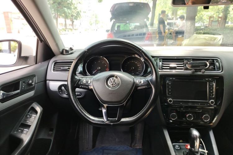 Used Volkswagen Sagitar 2017 230TSI Automatic Comfort Version Steering Wheel