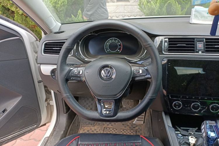 Used Volkswagen Sagitar 2017 230TSI Manual Comfort Model Steering Wheel