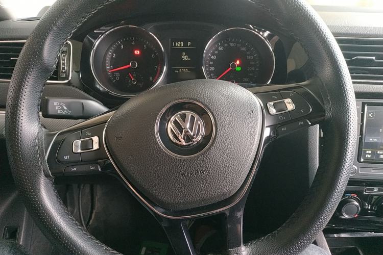 Used Volkswagen Sagitar 2017 230TSI Automatic Comfort Version Steering Wheel