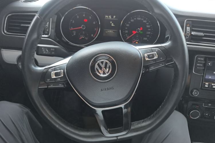 Used Volkswagen Sagitar 2017 230TSI Automatic Comfort Version Steering Wheel