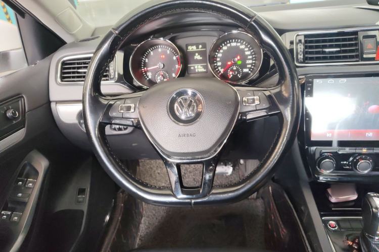 Used Volkswagen Sagitar 2017 230TSI Automatic Comfort Version Steering Wheel