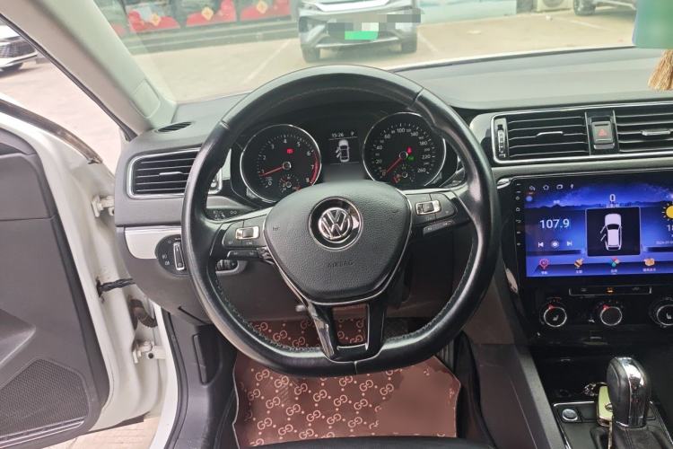 Used Volkswagen Sagitar 2017 180TSI Automatic Leading Model Steering Wheel