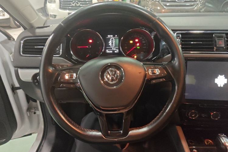 Used Volkswagen Sagitar 2017 180TSI Automatic Luxury Edition Steering Wheel
