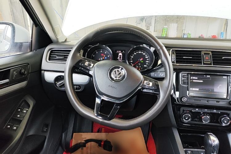 Used Volkswagen Sagitar 2017 180TSI Automatic Leading Model Steering Wheel