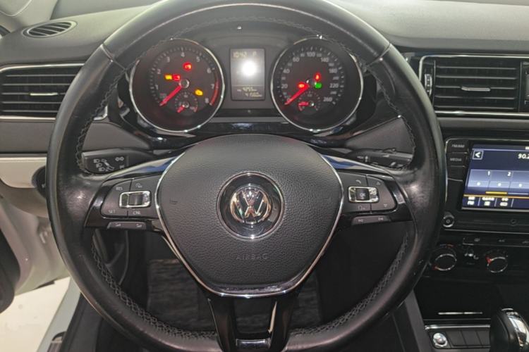 Used Volkswagen Sagitar 2017 230TSI Automatic Comfort Version Steering Wheel
