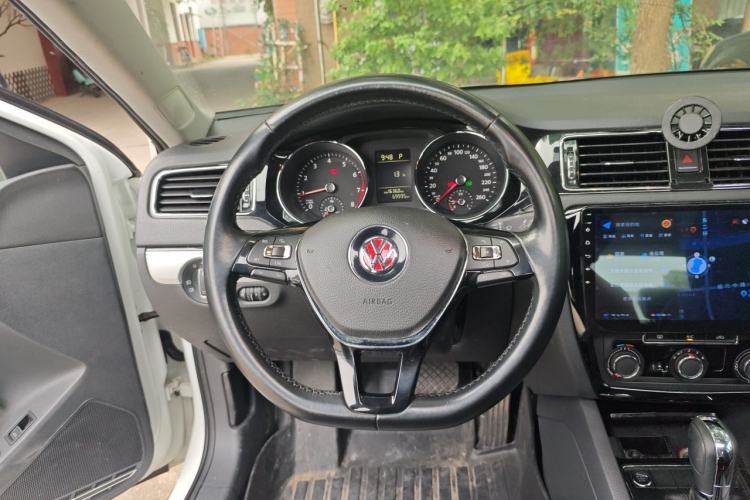Used Volkswagen Sagitar 2017 230TSI Automatic Comfort Version Steering Wheel