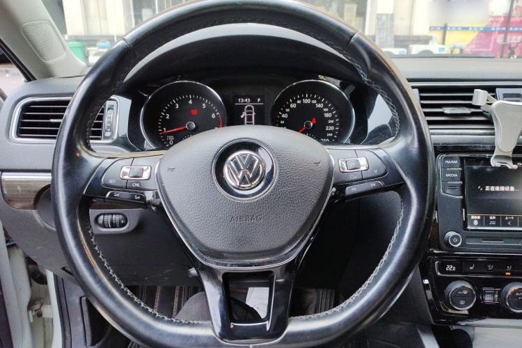 Used Volkswagen Sagitar 2017 230TSI Automatic Luxury Edition Steering Wheel