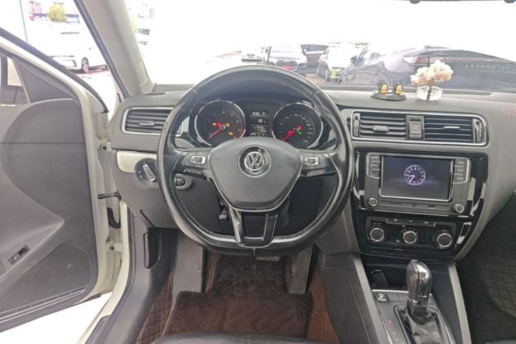 Used Volkswagen Sagitar 2017 1.6L Automatic Comfort Model Steering Wheel