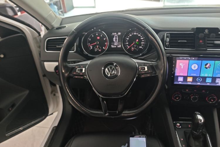 Used Volkswagen Sagitar 2017 180TSI Automatic Luxury Edition Steering Wheel