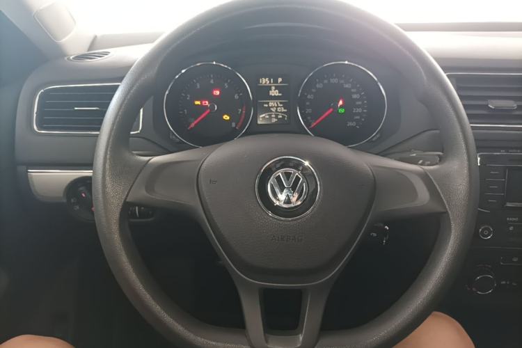 Used Volkswagen Sagitar 2017 1.6L Automatic Fashion Model Steering Wheel
