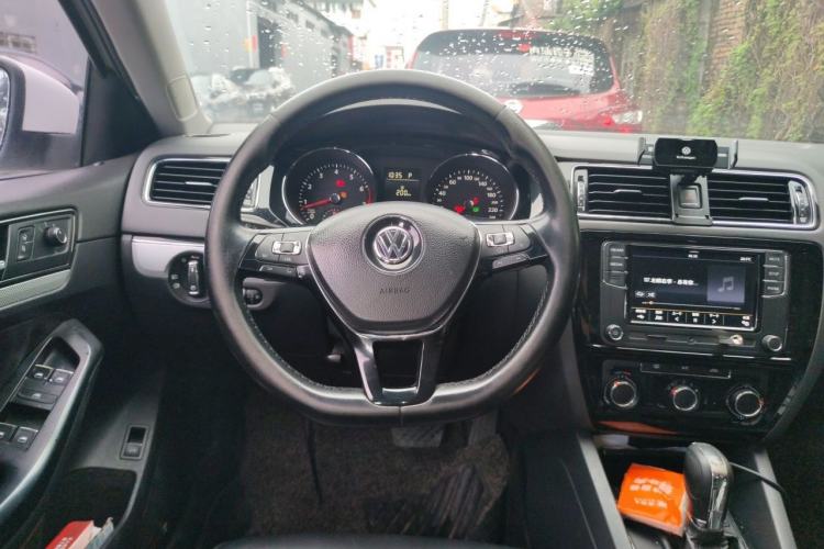 Used Volkswagen Sagitar 2017 230TSI Automatic Comfort Version Steering Wheel