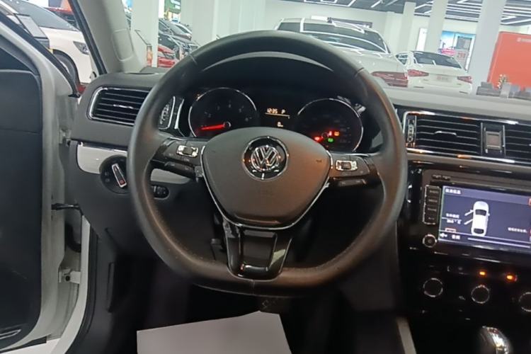 Used Volkswagen Sagitar 2017 230TSI Automatic Comfort Version Steering Wheel