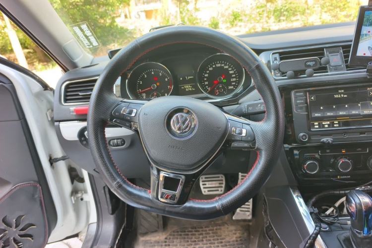 Used Volkswagen Sagitar 2017 230TSI Automatic Comfort Version Steering Wheel