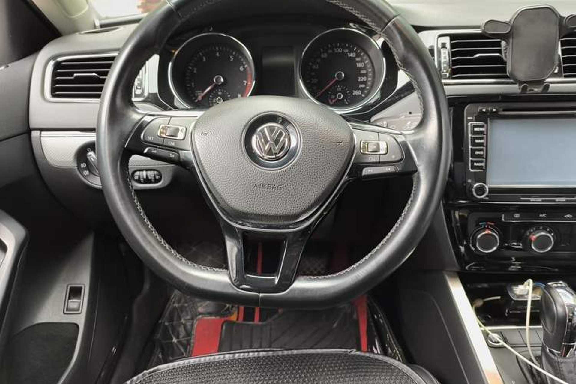 Used Volkswagen Sagitar 2017 230TSI Automatic Comfort Version Steering Wheel