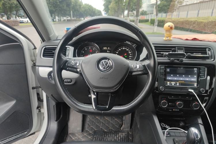 Used Volkswagen Sagitar 2017 1.6L Automatic Comfort Model Steering Wheel