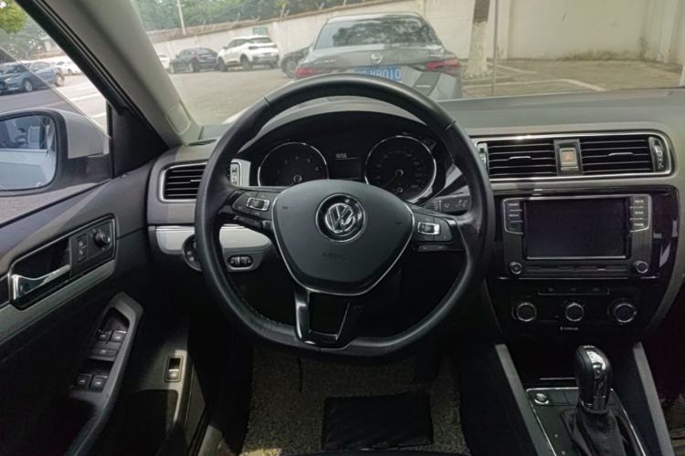 Used Volkswagen Sagitar 2017 230TSI Automatic Comfort Version Steering Wheel