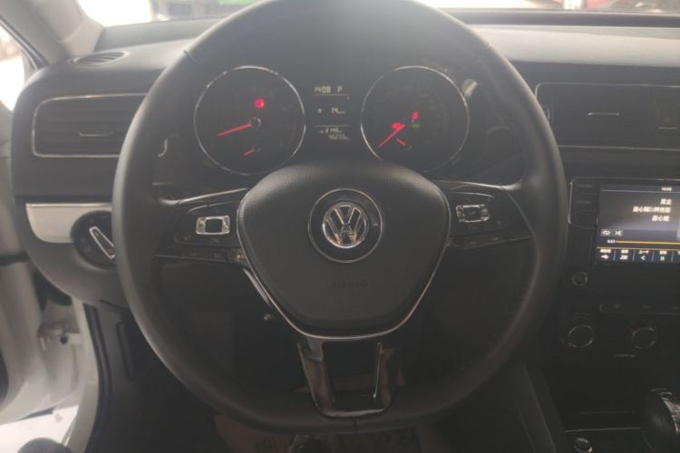 Used Volkswagen Sagitar 2017 230TSI Automatic Comfort Version Steering Wheel