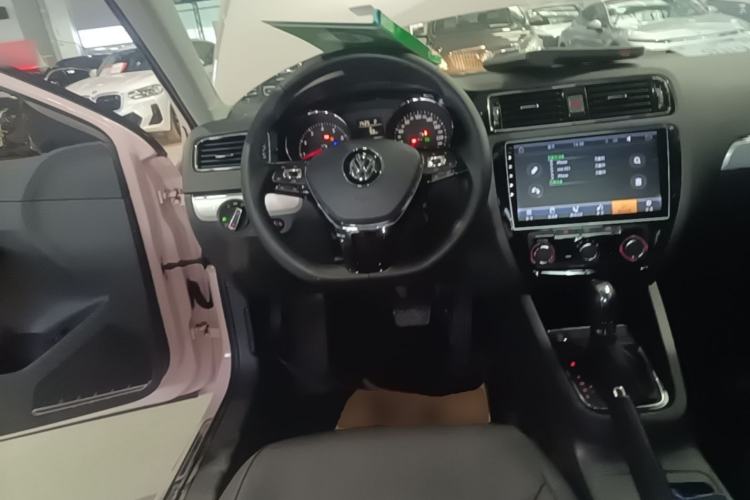 Used Volkswagen Sagitar 2017 1.6L Automatic Comfort Model Steering Wheel
