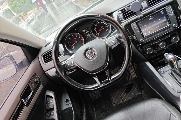Used Volkswagen Sagitar 2017 1.6L Automatic Comfort Model Steering Wheel