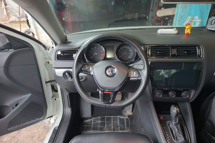 Used Volkswagen Sagitar 2017 1.6L Automatic Comfort Model Steering Wheel