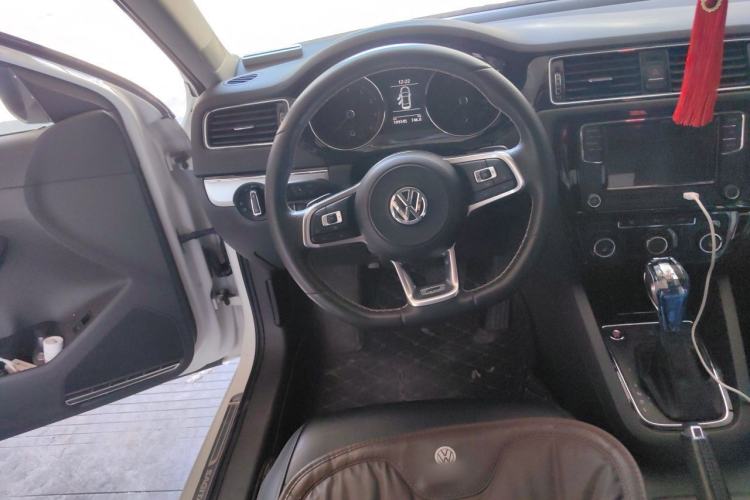 Used Volkswagen Sagitar 2017 180TSI Automatic Luxury Edition Steering Wheel