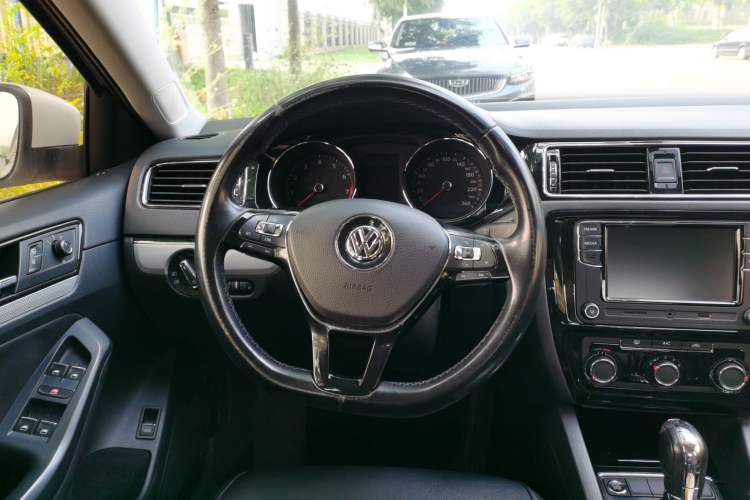 Used Volkswagen Sagitar 2017 1.6L Automatic Comfort Model Steering Wheel