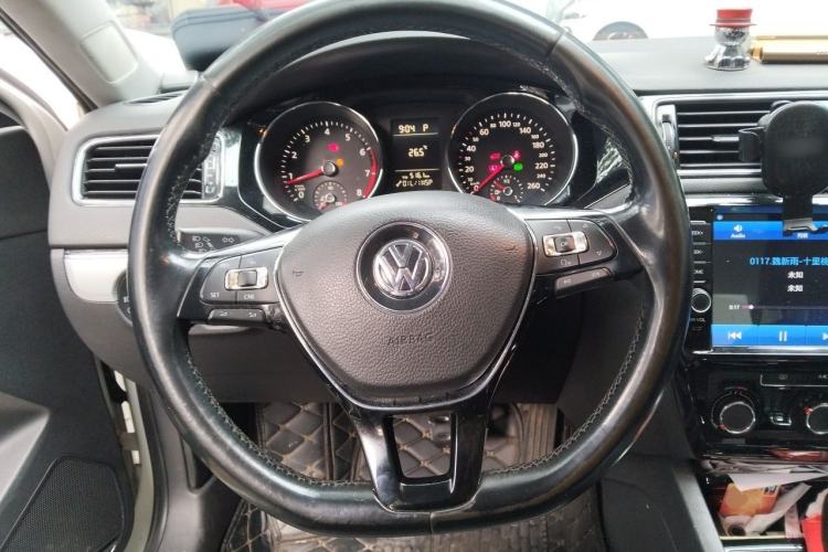Used Volkswagen Sagitar 2017 230TSI Automatic Comfort Version Steering Wheel