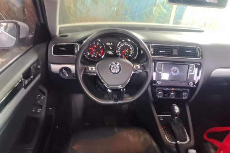 Used Volkswagen Sagitar 2017 230TSI Automatic Comfort Version Steering Wheel