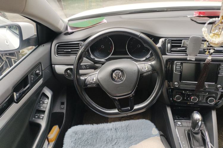 Used Volkswagen Sagitar 2017 1.6L Automatic Comfort Model Steering Wheel