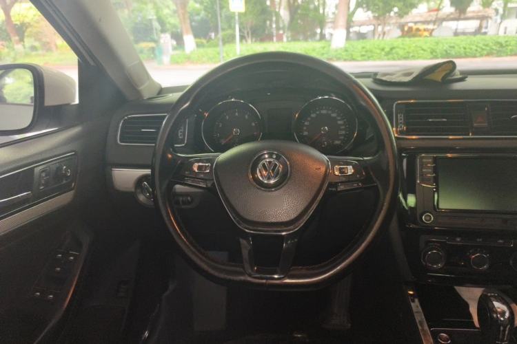 Used Volkswagen Sagitar 2017 230TSI Automatic Comfort Version Steering Wheel