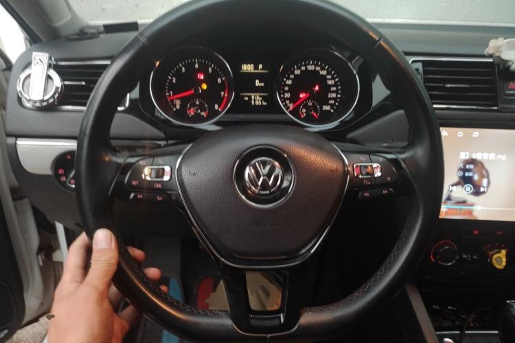 Used Volkswagen Sagitar 2017 230TSI Automatic Comfort Version Steering Wheel